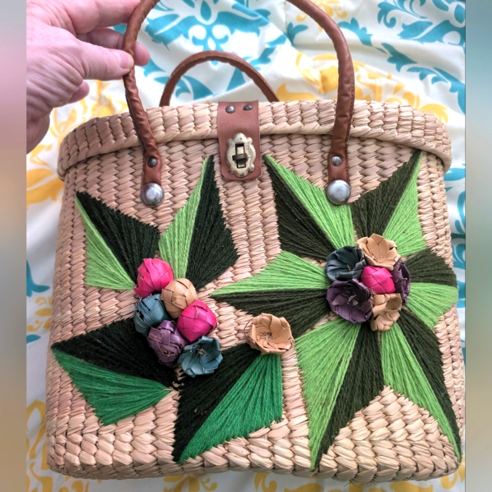 Vintage hand woven bucket style purse made in Mexico